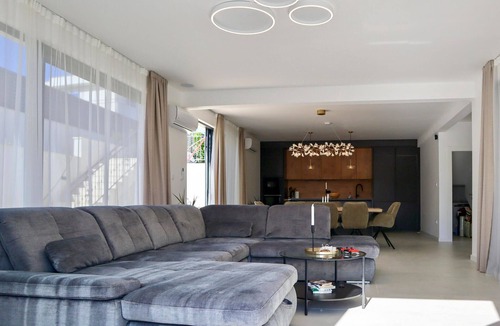 Rogac House | Lovely home in Rogac with sauna