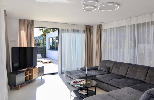 Rogac House | Lovely home in Rogac with sauna