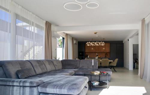 Rogac House | Lovely Home In Rogac With Sauna