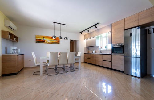 Brgod Villa | Luxuriös, Privat und Perfekt Ausgestattet Minuten vom Strand; für 8 Personen