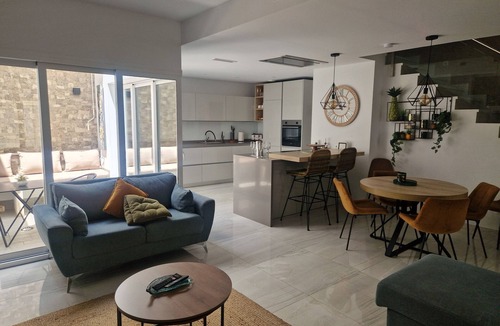 Nerja City Centre House | Luxurious 3/4 bedroom roof terrace house with Jacuzzi in Centre of Nerja