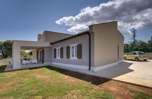 Kavran House | Luxurious Holiday Home with Pool in Kavran