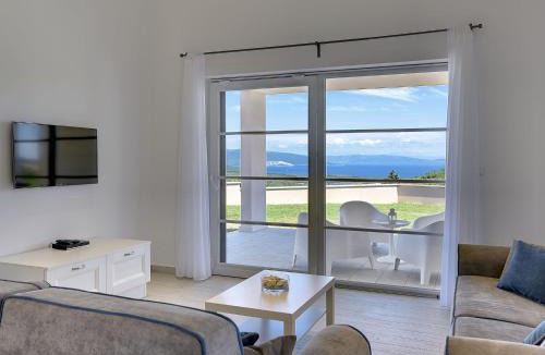 Kavran House | Luxurious Holiday Home with Pool in Kavran