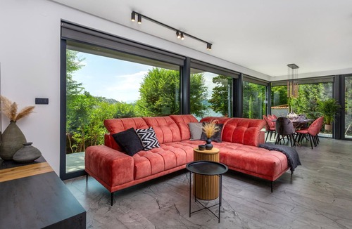 Bakarac House | Luxurious home in Bakarac with private swimming pool, can be inside or outside