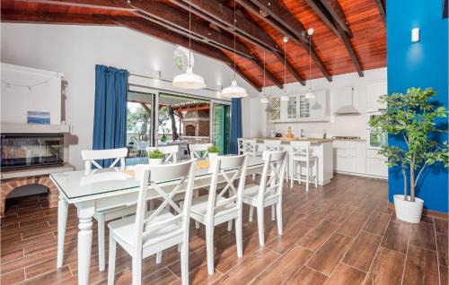 Nerezine House | Luxurious Home In Nerezine With Wifi