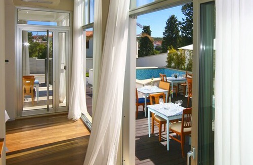 Pjescana Uvala Apartment | Luxurious villa in a top location, only 60 m from the pebble beach.