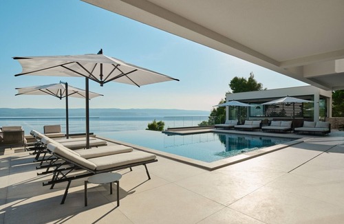 Omis Villa | Luxurious Villa Deluxe Mimice by the sea with heated outdoor and indoor pools, sauna, and gym for 20 people.