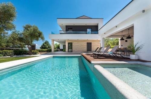 Drenje Villa | Luxurious Villa Laurea