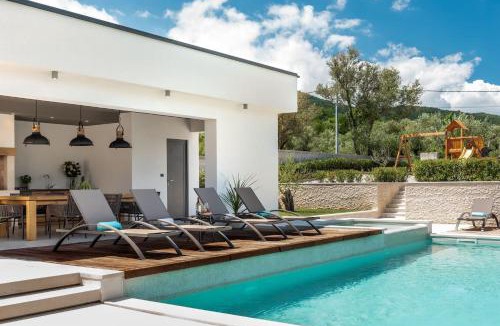 Drenje Villa | Luxurious Villa Laurea near Labin with Pool, Sauna & Sea View