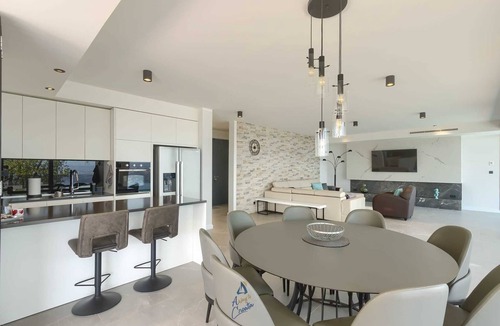 Veprinac Villa | Luxury 4 BD Villa with Heated Pool and Breathtaking Sea Views