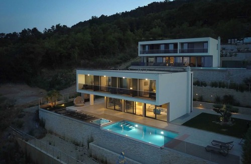 Veprinac Villa | Luxury 4-BR Vila with heated pool, sauna, jacuzzi, for up to 10 guests