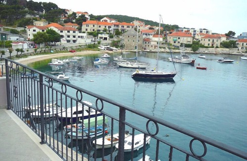 Milna (Brac) Apartment | Luxury Apartment, Directly on the sea, Fishing village,Organic food,Sandy beach