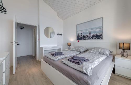 Tice Apartment | Luxury apt w shared pool 3 balconies and terrace