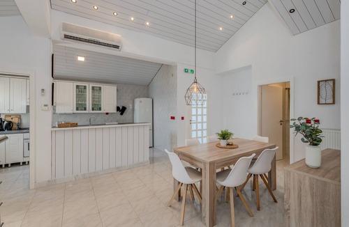 Tice Apartment | Luxury apt with pool, 3 balconies, terrace and sea view