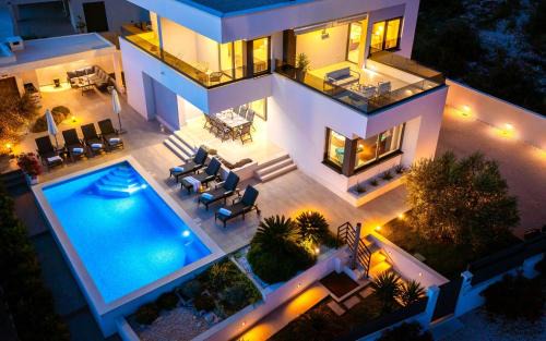 Sevid Villa | Luxury beachfront Villa Dolce Vita, Sevid