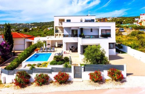 Sevid Villa | Luxury beachfront Villa Dolce Vita, Sevid