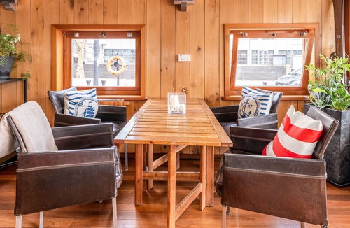 Canary Wharf Boat Rental | Luxury Canary Wharf House Boat Room 5