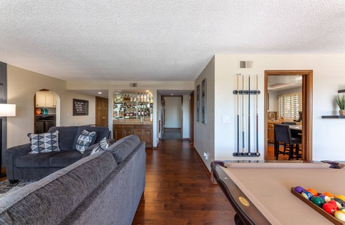 Harbor Condo | Luxury Condo in Prime Location! Close to Shopping and Beaches.