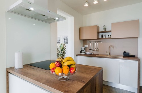 Novi Vinodolski Apartment | Luxury flat directly by the sea with pool, sauna, gym