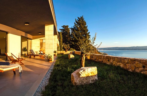 Borak Villa | Luxury new villa with sea view and indoor heated pool,2.5 km from sea and Omis