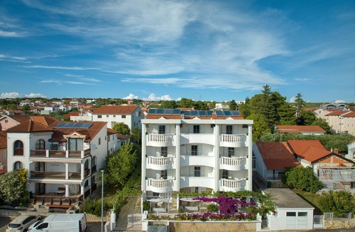 Sveti Filip i Jakov Apartment | Luxury Seaside Abode for a Couple