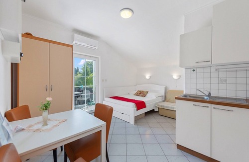 Sveti Filip i Jakov Apartment | Luxury Seaside Abode for a Couple