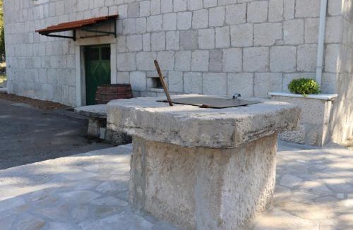 Blato na Cetini Apartment | Luxury stone apartment Matijević
