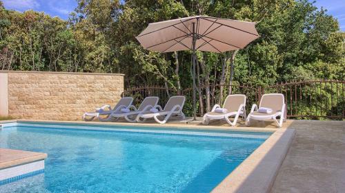 Banjole Villa | Luxury Vila compelx Aurora-Mar with 2 pools and 8 bedrooms, 200m from the beach - WiiBuk