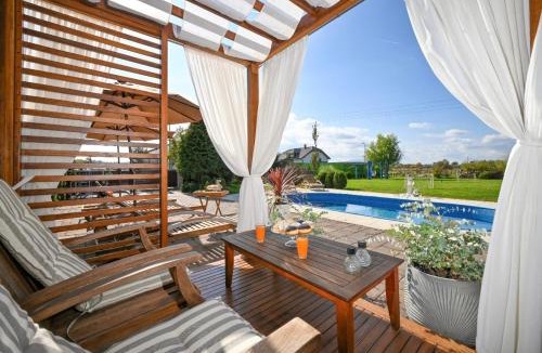 Gornji Kneginec Apartment | Luxury Villa Apartment - Private Jacuzzi & Sauna