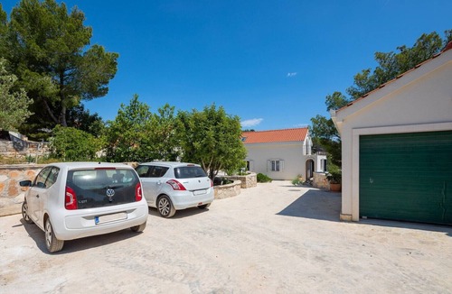 Milna (Brac) Villa | Luxury villa Sea Horizon with an outdoor pool, WIFI, BBQ grill, parking, by the sea