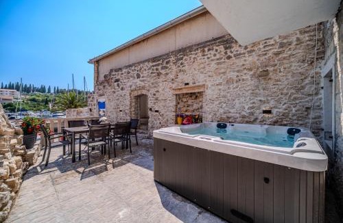 Milna (Brac) Villa | Luxury Villa Unikat with Seaview & Jacuzzi