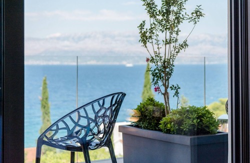 Cove Makarac (Milna) Villa | Luxury Villa Vitae with heated infinity pool, 8 sleeps