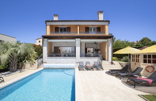 Pomer House | Luxury villa with heated pool by the sea in a quiet area