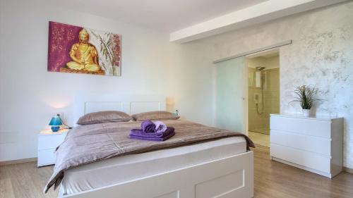 Pjescana Uvala Villa | Luxury villa with sea view, pool and jacuzzi near the beach in the town of Pula by WiiBuk