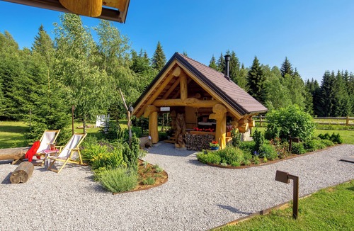 Hlevci Villa | Luxury wooden villa in the forest with jacuzzi, sauna and barbecue