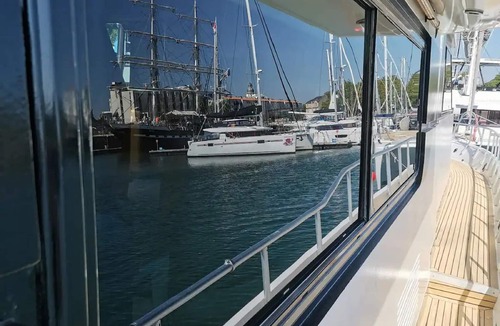 Le Gabut Boat Rental | Luxury yacht in La Rochelle with a terrace