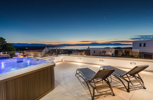 Marsici Villa | Luxusvilla mit Pool, Garten und Wunderschönem Meerblick