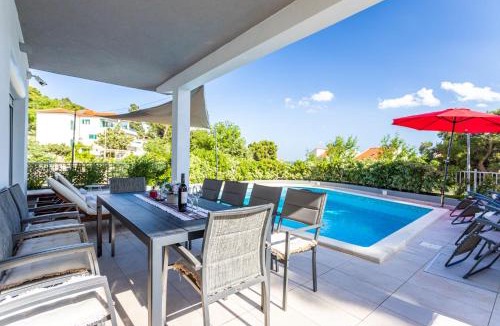Medici Villa | Magnificent Villa with Pool, Hot Tub, Sea View, Sauna