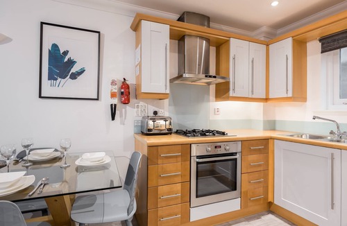 Poole House | Magnolia House - Townhouse in Old Town Poole