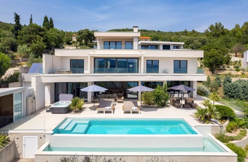 Rabac Villa | Majestic Coastal Retreat - Villa Mayan