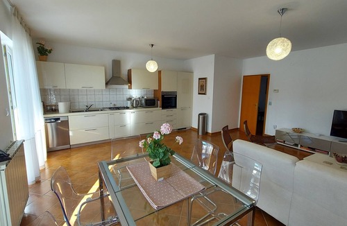 Vinkuran House | Marvelous 5-bedroom house with great terrace in Pješčana Uvala