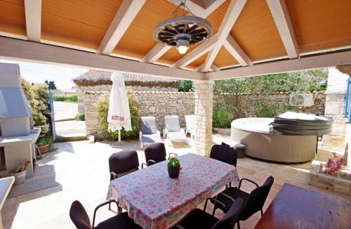 Kavran House | Mery Country House