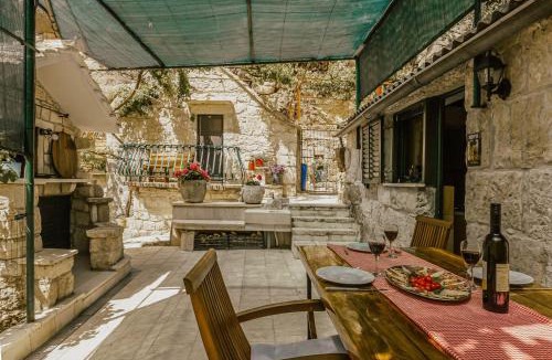 Omis Ski Chalet | Mini stone house