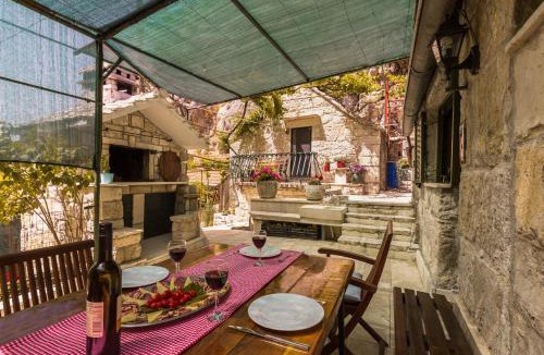 Omis Ski Chalet | Mini stone house