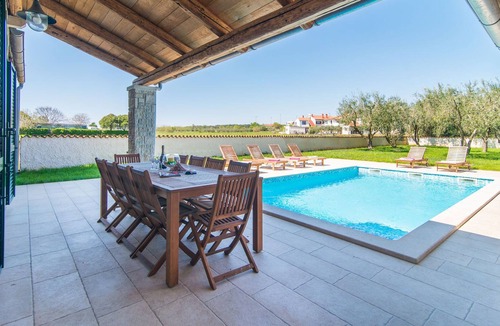 Pomer Cabin | Minimalistically decorated villa Pomer with private pool and fenced yard