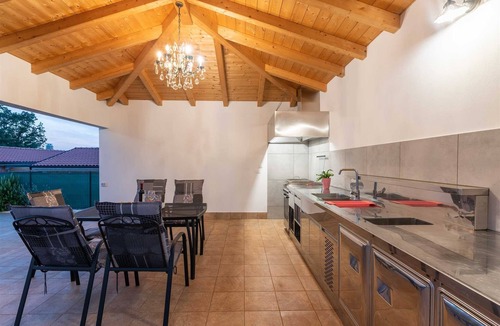 Radini Villa | Modern 4-BR Villa with pool and sauna close to the beach