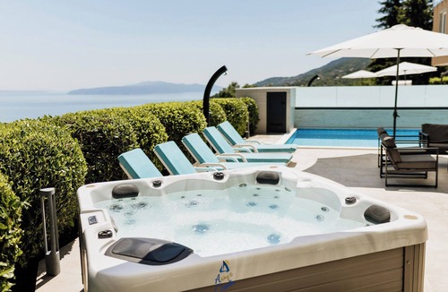 Poljane Villa | Modern 5-BR Villa with Pool, Jacuzzi & Sea View