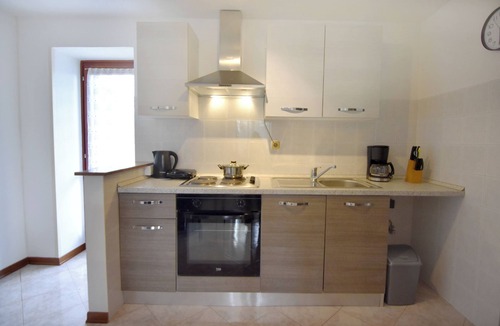 Radini Apartment | Modern apartment with shared garden near Umago
