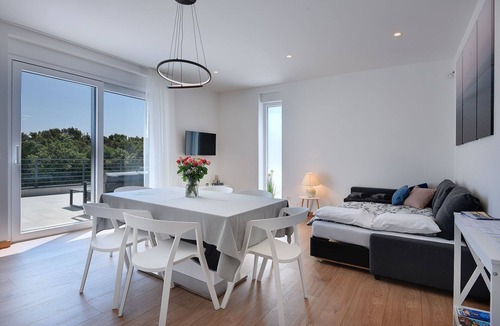 Pjescana Uvala Apartment | Modern flat with large terrace