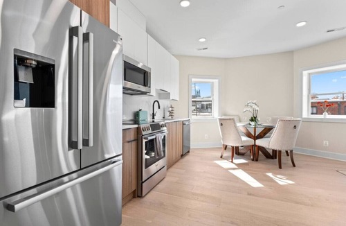 Dupont Circle Bed & Breakfast | Modern Luxe Apartment Heart of Dupont Circle DC
